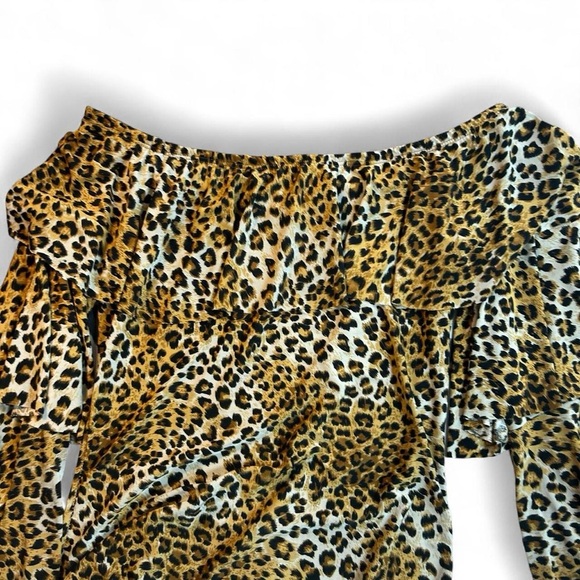 Leopard Print Bodysuit Med |  Off Shoulder  | Bell Sleeve 🐆 Total Y2K vibes! - Picture 4 of 8